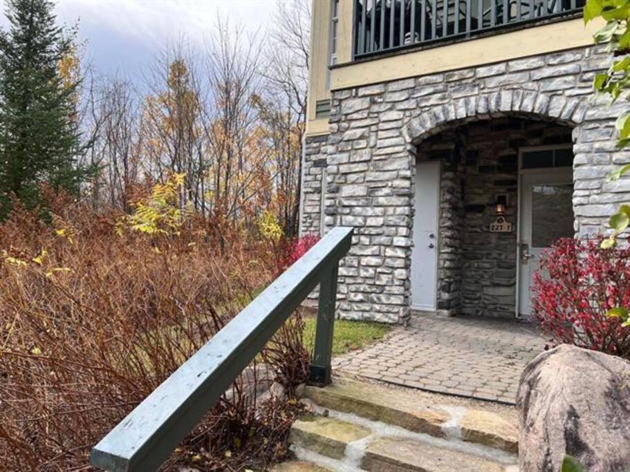 Tremblant Les Eaux 227-1 By Escapades Tremblant Apartment Mont-Tremblant Bagian luar foto